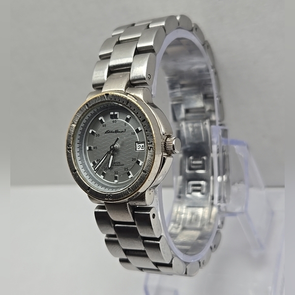 Womens Eddie Bauer SM Textured Sport Date Watch Silver Tone Date New Battery - Picture 2 of 10